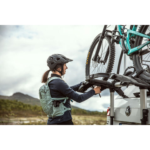 Thule OutWay Platform 2 Bike Trunk Rack Silver/Black installed