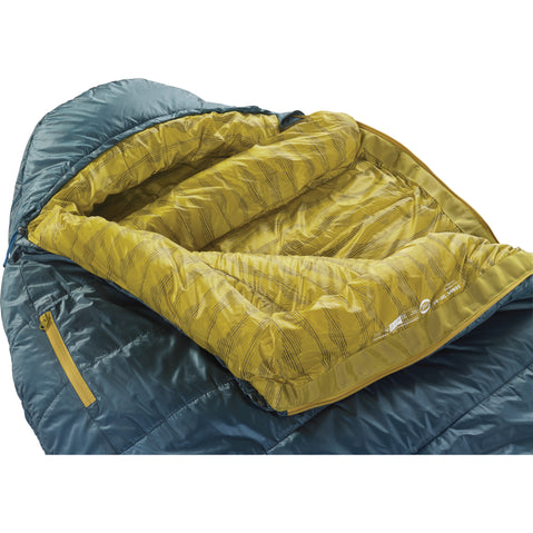 Therm-A-Rest Saros 20 Degree Synthetic Sleeping Bag in Stargazer open