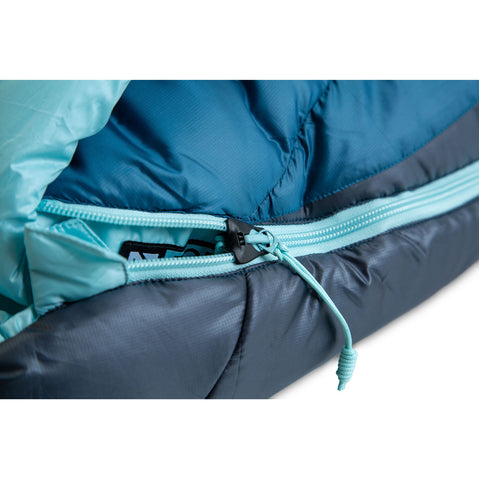 Nemo Women's Forte Endless Promise 20 Synthetic Sleeping Bag in Abyss/Hazy Aqua zipper