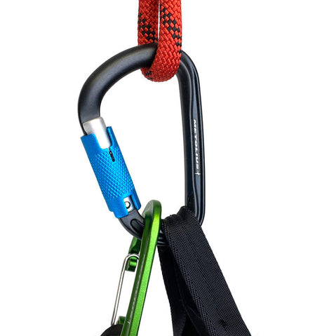 Metolius Rig Auto Lock Carabiner in Black use