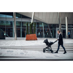 Thule Shine Stroller in Misty Rose/Black lifestyle