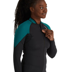 NRS Women's HydroSkin 1.5 Jacket in Black/Harbor model zipper