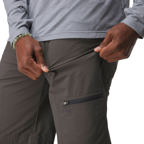 NRS Men's Guide Shorts in Graphite model detail