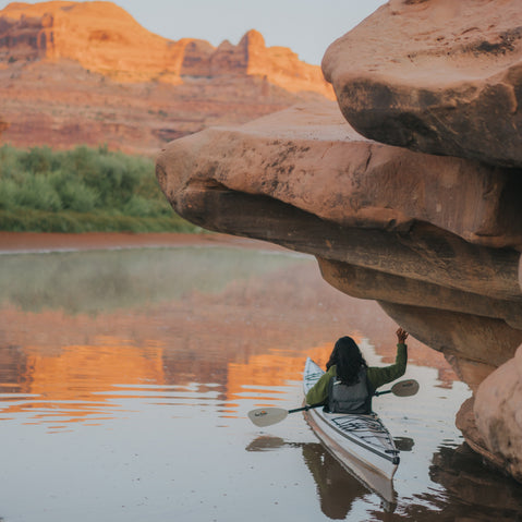 Aqua-Bound Sting Ray Hybrid Versa-Lok 2-Piece Kayak Paddle use