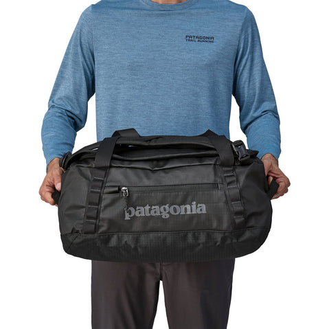 Patagonia Black Hole Duffel 40L in Black model front