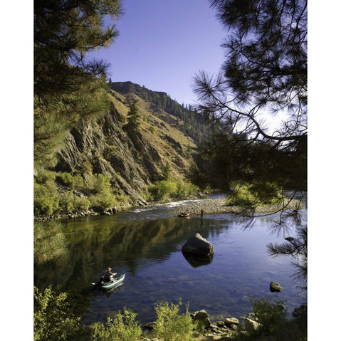 Outcast PAC 900FS Pontoon Boat in Green/Gray lifestyle