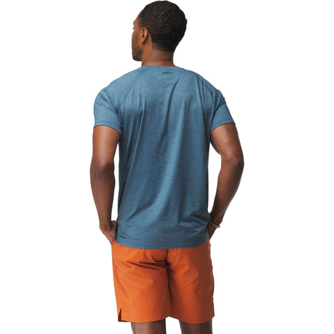 NRS Men's Silkweight Short-Sleeve Shirt in Stealth model back