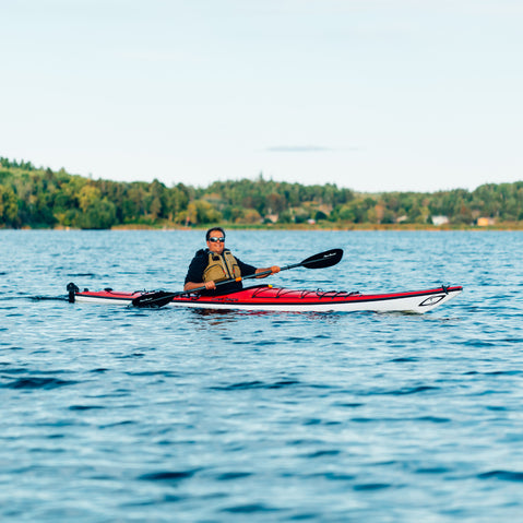 Aqua-Bound Manta Ray Carbon Posi-Lok 4-Piece Kayak Paddle lifestyle