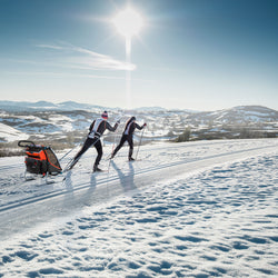 Thule Chariot Cross-Country Skiing Kit lifestyle