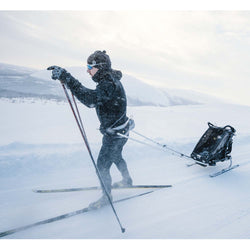 Thule Chariot Cross-Country Skiing Kit lifestyle