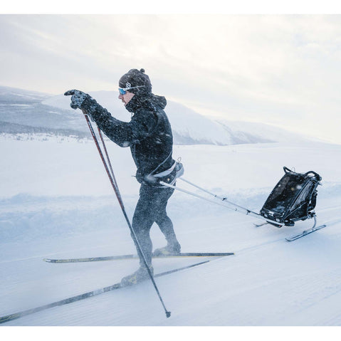 Thule Chariot Cross-Country Skiing Kit lifestyle