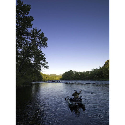 Outcast PAC 900FS Pontoon Boat in Green/Gray lifestyle