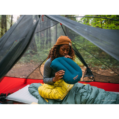 Therm-A-Rest Airhead Lite Pillow in Large lifestyle
