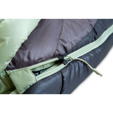 Nemo Women's Forte Endless Promise 35 Synthetic Sleeping Bag in Plum Gray/Celadon Green zipper