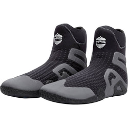 NRS Men's Freestyle Wetshoes in Black angle pair