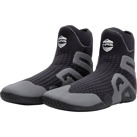 NRS Men's Freestyle Wetshoes in Black angle pair