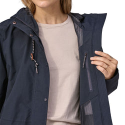 Patagonia Women's Outdoor Everyday Rain Jacket in Pitch Blue model zipper